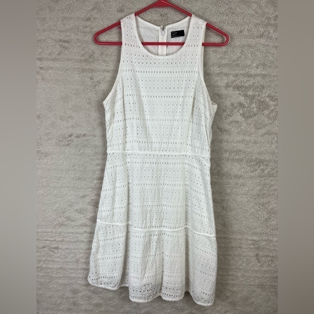 GAP White Eyelet Dress Size 6 Sleeveless Back Zipper Boho  Tiered Tea 100% Cotto